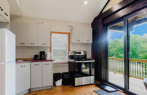 Muskoka Lakes Cottage | Muskoka 2-bedroom Cottage (Pier 100 #10)