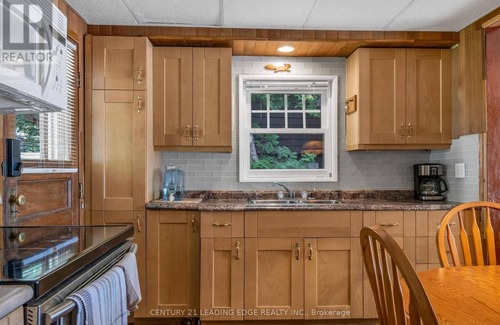 Georgian Bay Cottage | Muskoka Honey Harbour Private Lake Front with Hot Tub!