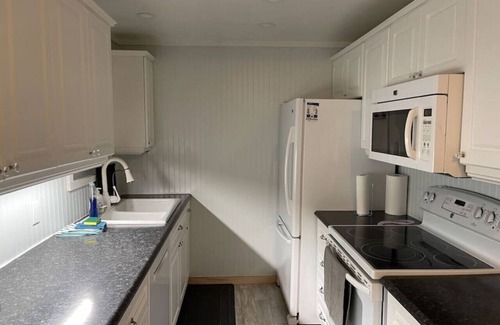 Honey Harbour Cottage | Muskoka Honey Harbour Getaway with Hot Tub!