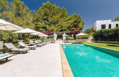 Sant Rafael de Sa Creu Villa | My Rental Homes - Villa Gold with pool and outdoor covered living-dining area