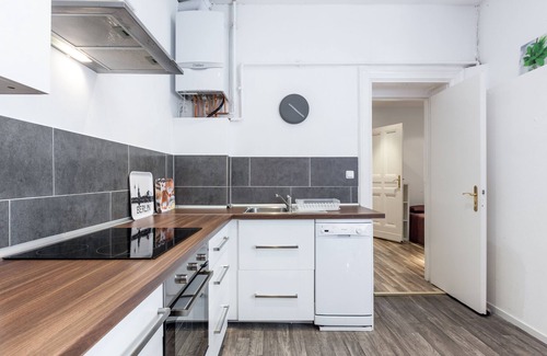 Schoeneberg Apartment | MyGold Apartment 120 sqm apartment with balcony and panoramic windows