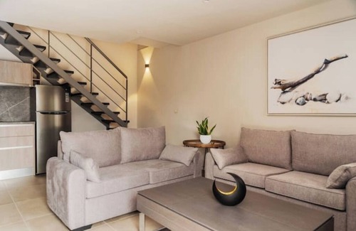 Petriti House | Mylos II : A Stylish Stay for Your Crew