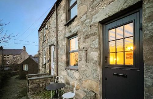 Trefor House | Mynydd A Mor, Mountains And Sea