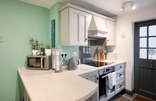 Trefor House | Mynydd A Mor, Mountains And Sea