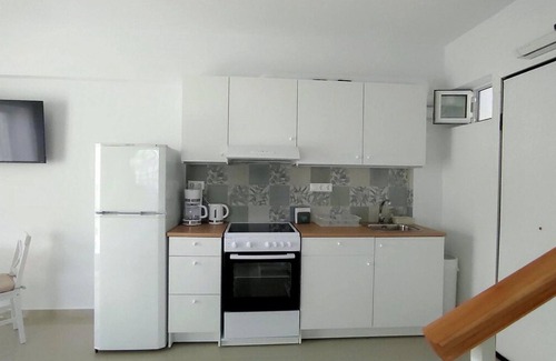 Loutraki-Agioi Theodoroi Apartment | Myra: Stunning Seaview Maisonette