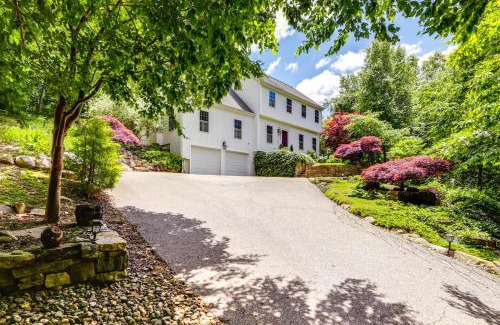 Old Mystic House | Mystic Retreat with Patio and Grill Walk to River!