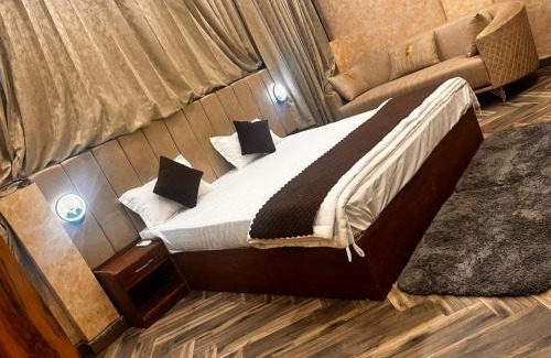 Nahan Hotel | Naayra