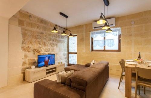 Nadur House | Naduri, Beautiful Gozitan Villa plus Pool - Happy Rentals