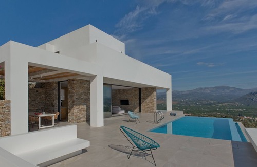 Nafplio Villa | NafplioBlu - Villa for 6-8 with amazing sea and valley views + infinity pool