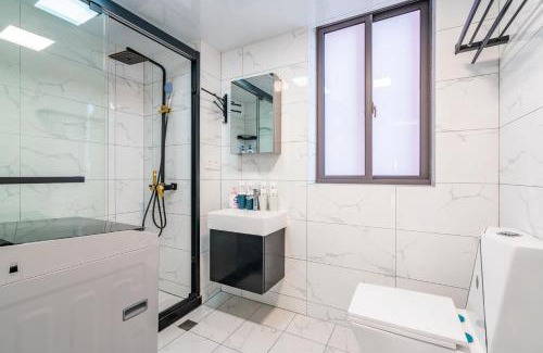 Downtown Shanghai House | Nanjing West Road elevator two-bedroom, three-bed apartment close to the subway