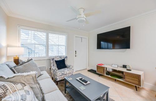 Old Naples Apartment | Naples Condo with Pool - Walk to Dining and Beach