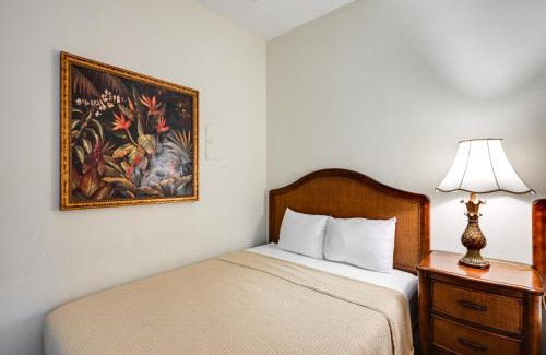 Naples Apartment | Naples Studio with Community Pool and Tennis Courts!