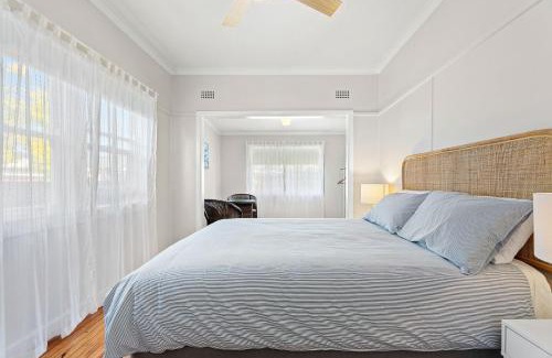 Narooma House | Narooma Lighthouse Cottage - 74 Princes Highway Narooma