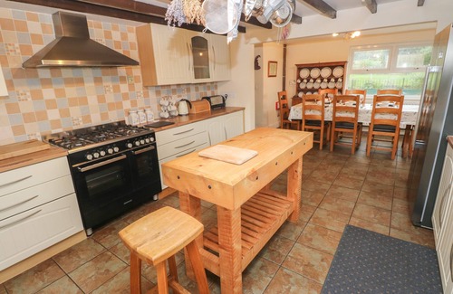 Cosheston House | NASH LODGE, pet friendly, country holiday cottage in Pembroke