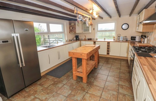 Cosheston House | NASH LODGE, pet friendly, country holiday cottage in Pembroke