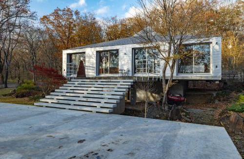 Nasu House | NASU PRIVATE FOREST: 広大な森の中のモダンハウス