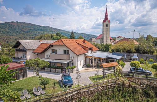 Marindol Apartment | Natura Kolpa Apartment, Adlešiči, Slovenia