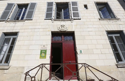Chinon Apartment | NATURE & CHATEAUX Apartment-Private Bathroom
