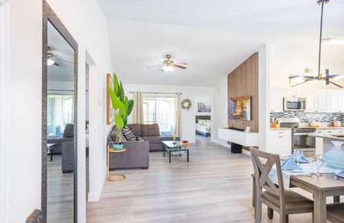 Seffner Community Alliance House | Nature Getaway with lake view and a game room!