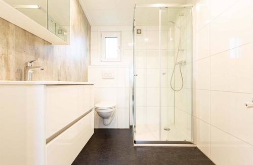 Berkhout Ski Chalet | ✓ Natuurlodge at Park Westerkogge ✓ Holiday home for 4 people ✓ Located in Berkhout (North Holland) ✓ Waterfront holiday resort ✓ Book directly at the resort