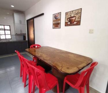 Bukit Indah House | Near Aeon Bukit Indah Corner Lot 13 paxs