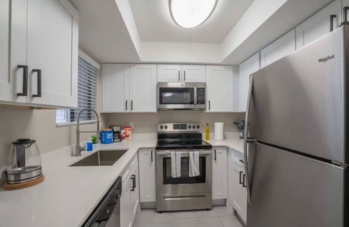 Cox Heights Apartment | Near Papago Park | Pool,Gym,Balcony,W/D,Parking