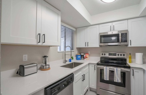 Cox Heights Apartment | Near Papago Park | Pool,Gym,Balcony,W/D,Parking