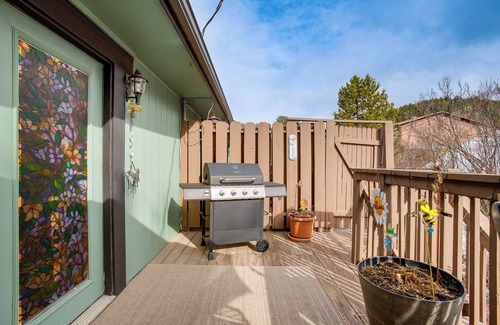 Kittredge Apartment | Near Red Rocks, Hiking & Skiing: Kittredge Condo!