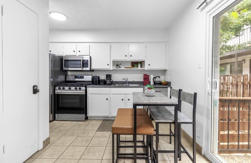 West Campus Apartment | Near UTA~Free Parking~Smart TVs~Stocked Kitchen