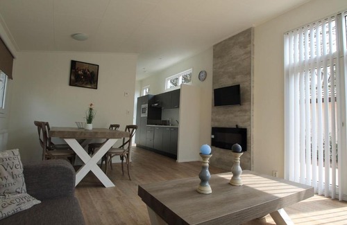 De Bult House | Neat chalet with dishwasher, surrounded by forest