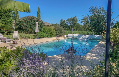 Mazeyrolles House | Neat gite with beautiful garden and private pool