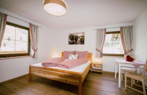 Schmirn Apartment | Nedererhof - Zimmer Enzian mit Gemeinschaftsküche