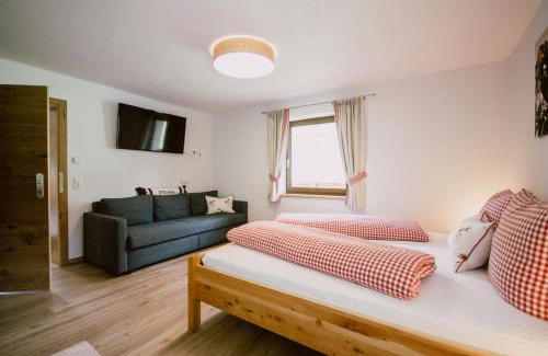 Schmirn Apartment | Nedererhof - Zimmer Enzian mit Gemeinschaftsküche