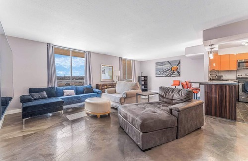 Las Vegas Condo | nElevate Your Sin City Experience with Exclusive Vegas Views on the 9th Floor