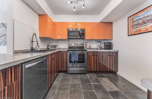 Las Vegas Condo | nElevate Your Sin City Experience with Exclusive Vegas Views on the 9th Floor