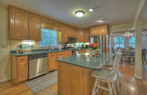 Walnut Mountain House | Nellie's Place- Quiet Mtn. Getaway with Scenic View, Wifi, & Community Amenities