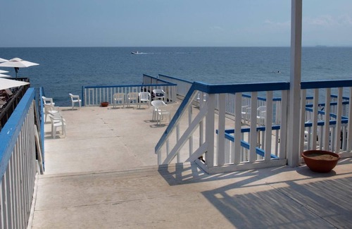 Cannizzaro Bed & Breakfast | Nero Basalto Azzurro Mare