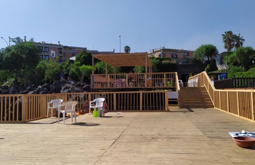 Cannizzaro Bed & Breakfast | Nero Basalto Azzurro Mare