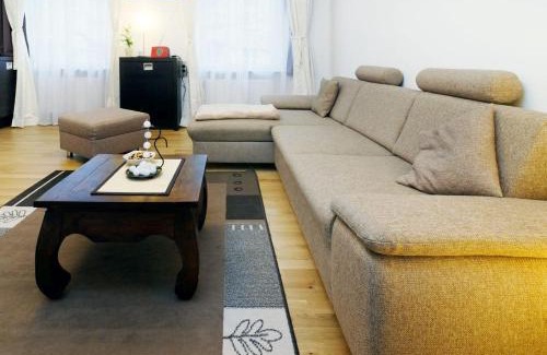 Neukoelln Apartment | Neukölln Central Rixdorf