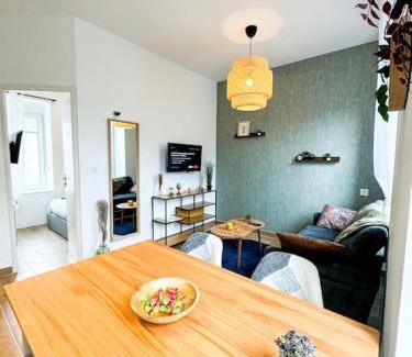 Guingamp Apartment | NEW Élégance et Confort face à la gare Parking