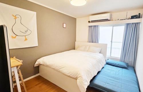 Okubo Apartment | New!편의점10초#신주쿠2분#신오쿠보역5분#12평#최대3명#부엌침실#나리타공항50분#러블리아파트#고급매트리스