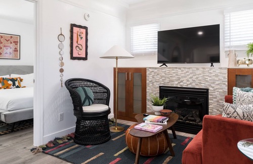 University Heights Condo | New 1 bed 1 bath in the heart of city!