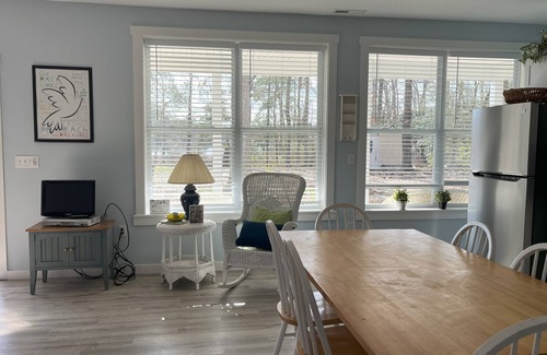 Heathsville Cottage | New 2-bedroom fully equipped creek cottage sleeps 6 WiFi and AC in Heathsville