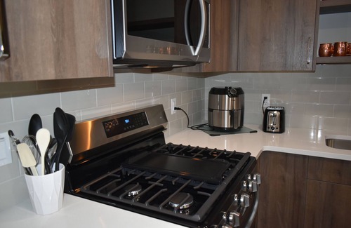 Medicine Hat Apartment | New! 2 Bedroom Ground Floor Unit With Parking, Separate Entrance. Full kitchen.