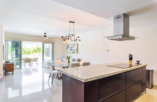 Puerto Juarez Apartment | NEW 2 BR Apt SWIM UP at Mareazul Resort Sleeps 6