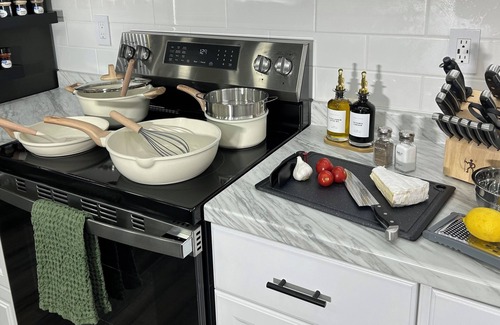 Pendleton House | NEW! 2 KINGS! Hot Tub! Access to Full Gym!Espresso! Fully Fenced Yard!