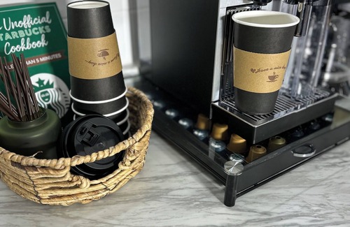 Pendleton House | NEW! 2 KINGS! Hot Tub! Access to Full Gym!Espresso! Fully Fenced Yard!