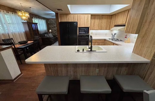 Melbourne House | New! 3/2 House: 10 min beach; 50 min Space Center!