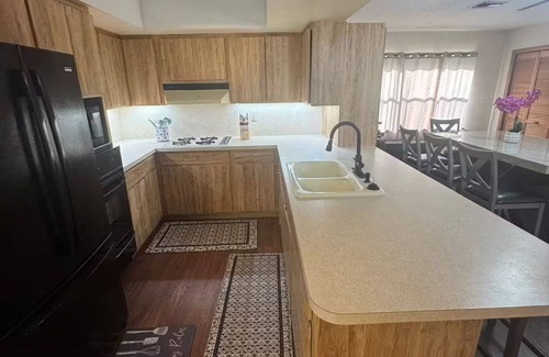 Melbourne House | New! 3/2 House: 10 min beach; 50 min Space Center!