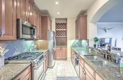 St. Tropez Condo | NEW! 3 BDRM Condo I Lake Views/Marina I Mins To DT